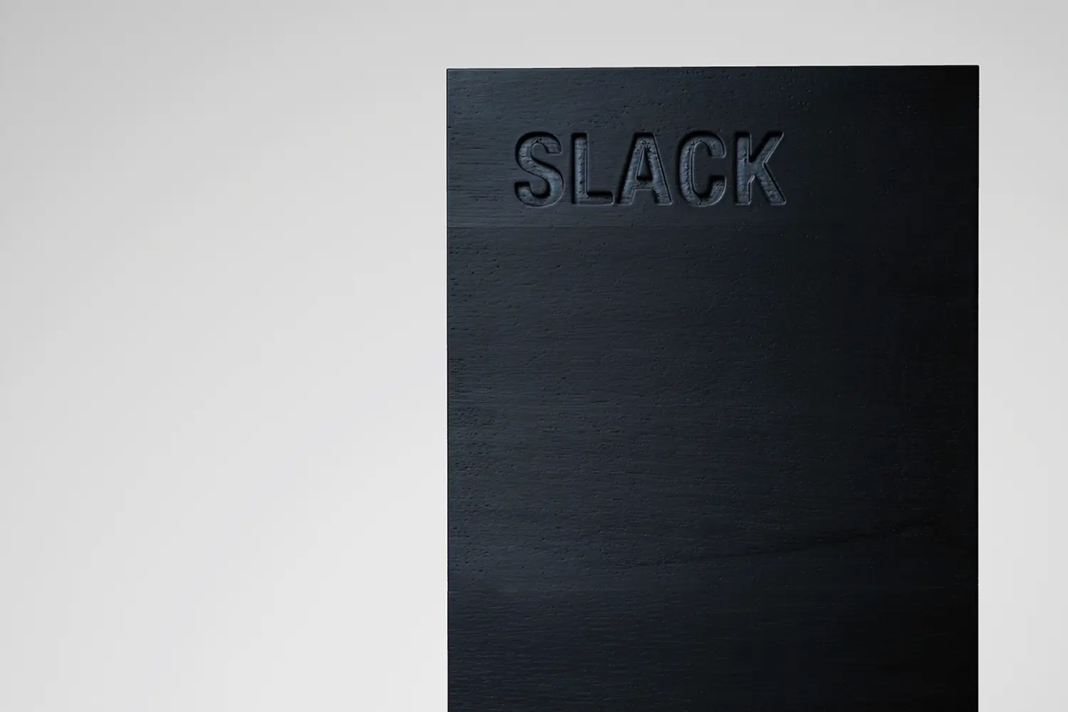 SLACK ©2012
Solid oak, black lacquer finish / 30cm x 64 cm x 18.5cm