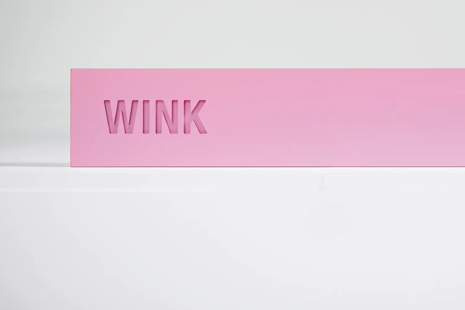 WINK ©2012
Solid oak, pink lacquer finish / 60cm x 12cm x 10cm