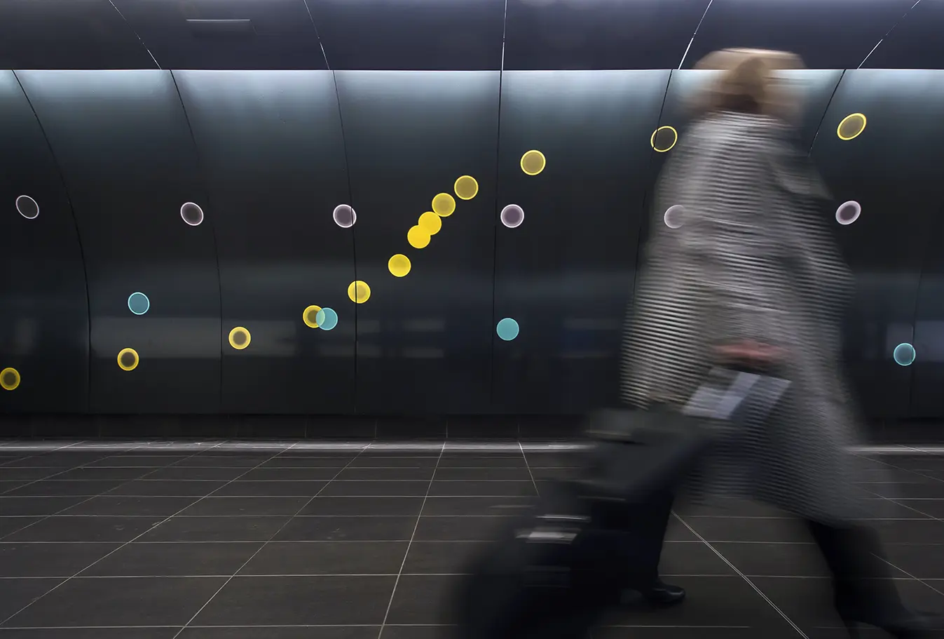 <b>ET TOI LÀ, ATTRAPE TON ÉTOILE</b> ©2017 ©RATP Mural display / CDG station Paris / 50m