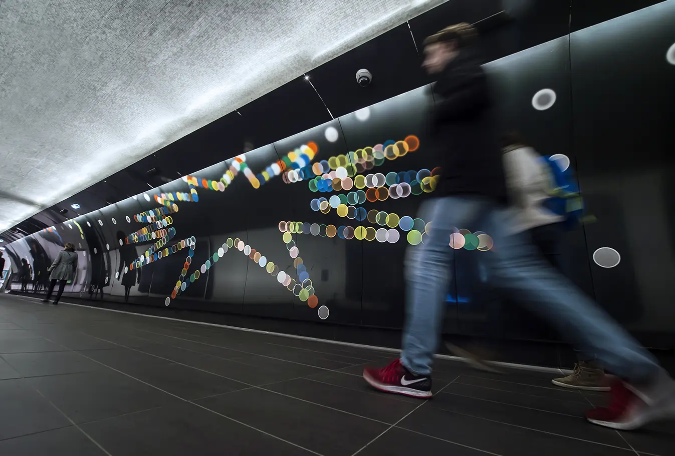 <b>ET TOI LÀ, ATTRAPE TON ÉTOILE</b> ©2017 ©RATP Mural display / CDG station Paris / 50m