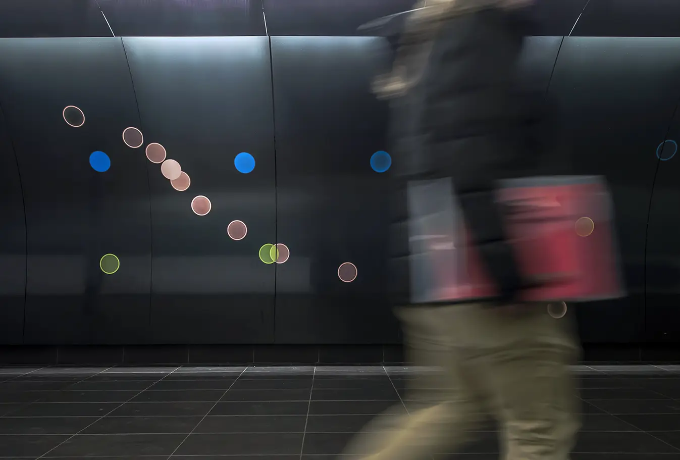 <b>ET TOI LÀ, ATTRAPE TON ÉTOILE</b> ©2017 ©RATP Mural display / CDG station Paris / 50m