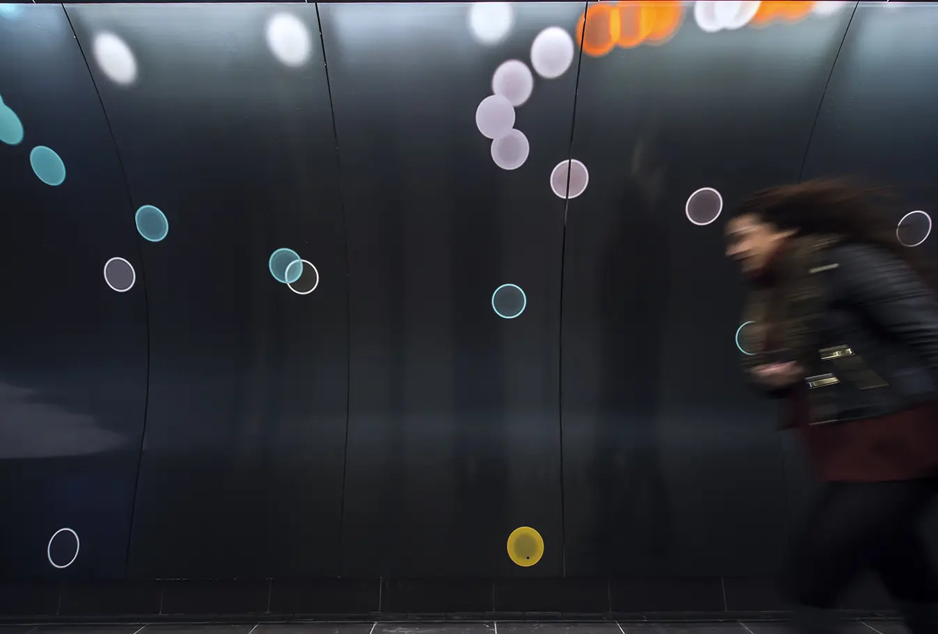 <b>ET TOI LÀ, ATTRAPE TON ÉTOILE</b> ©2017 ©RATP Mural display / CDG station Paris / 50m