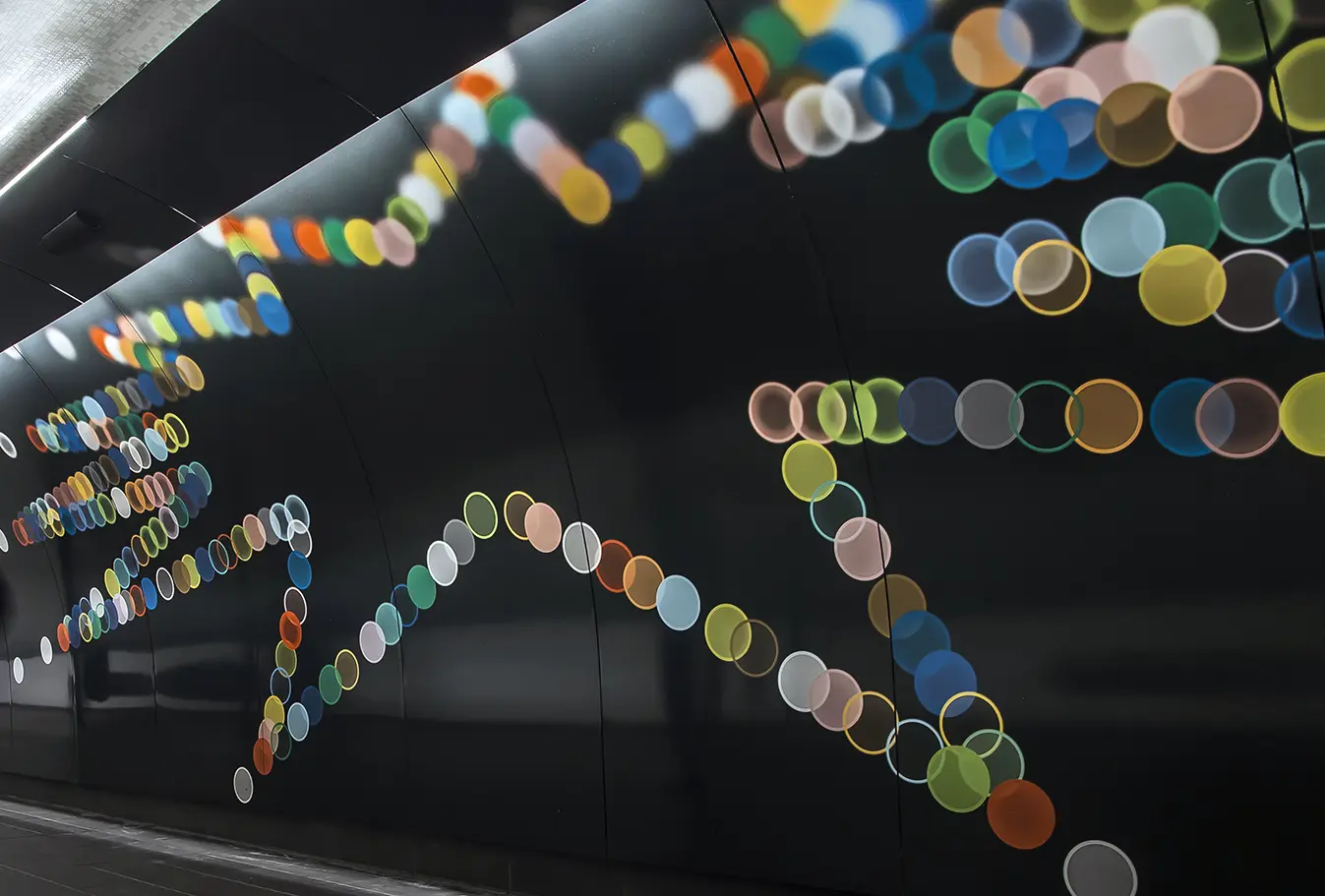 <b>ET TOI LÀ, ATTRAPE TON ÉTOILE</b> ©2017 ©RATP Mural display / CDG station Paris / 50m